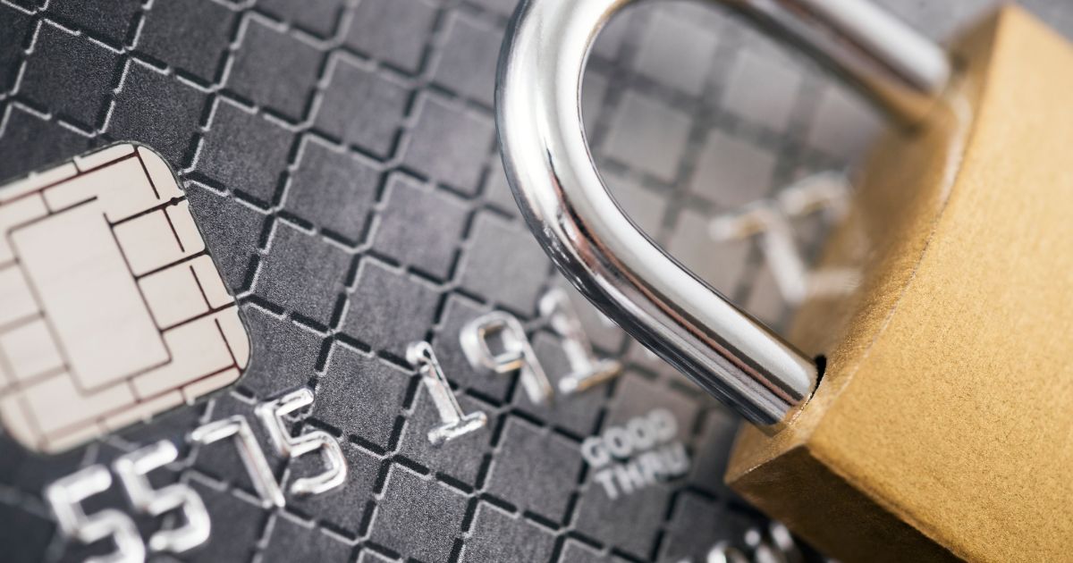 Kredittkort med forsikring mot ID-tyveri: En nødvendighet?