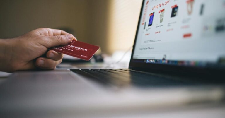 Kredittkort med cashback: Få penger tilbake på alt du handler