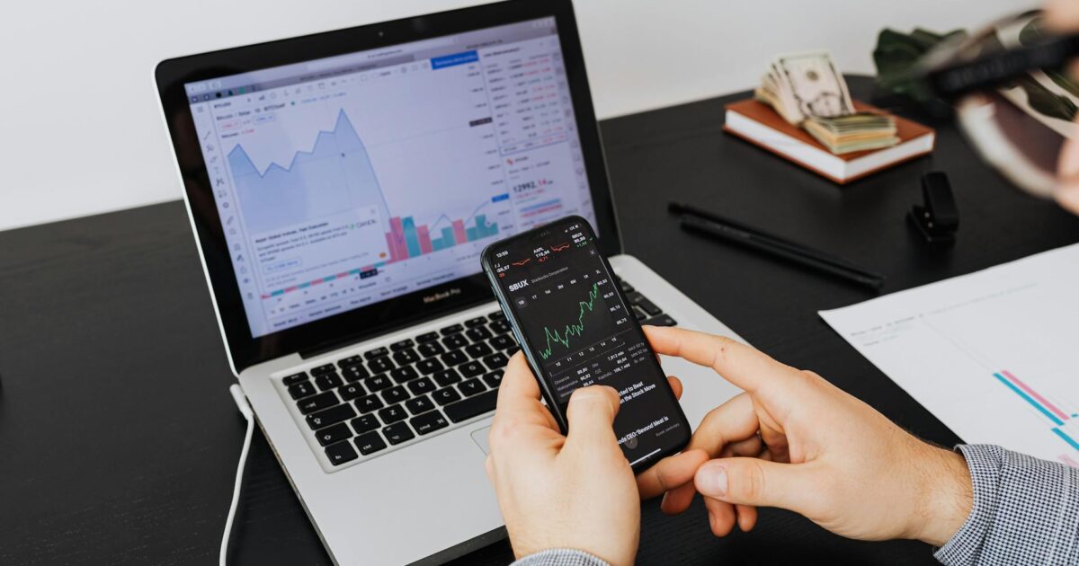 Nordnet vs eToro vs Kron: Hvilken plattform er best i 2026?